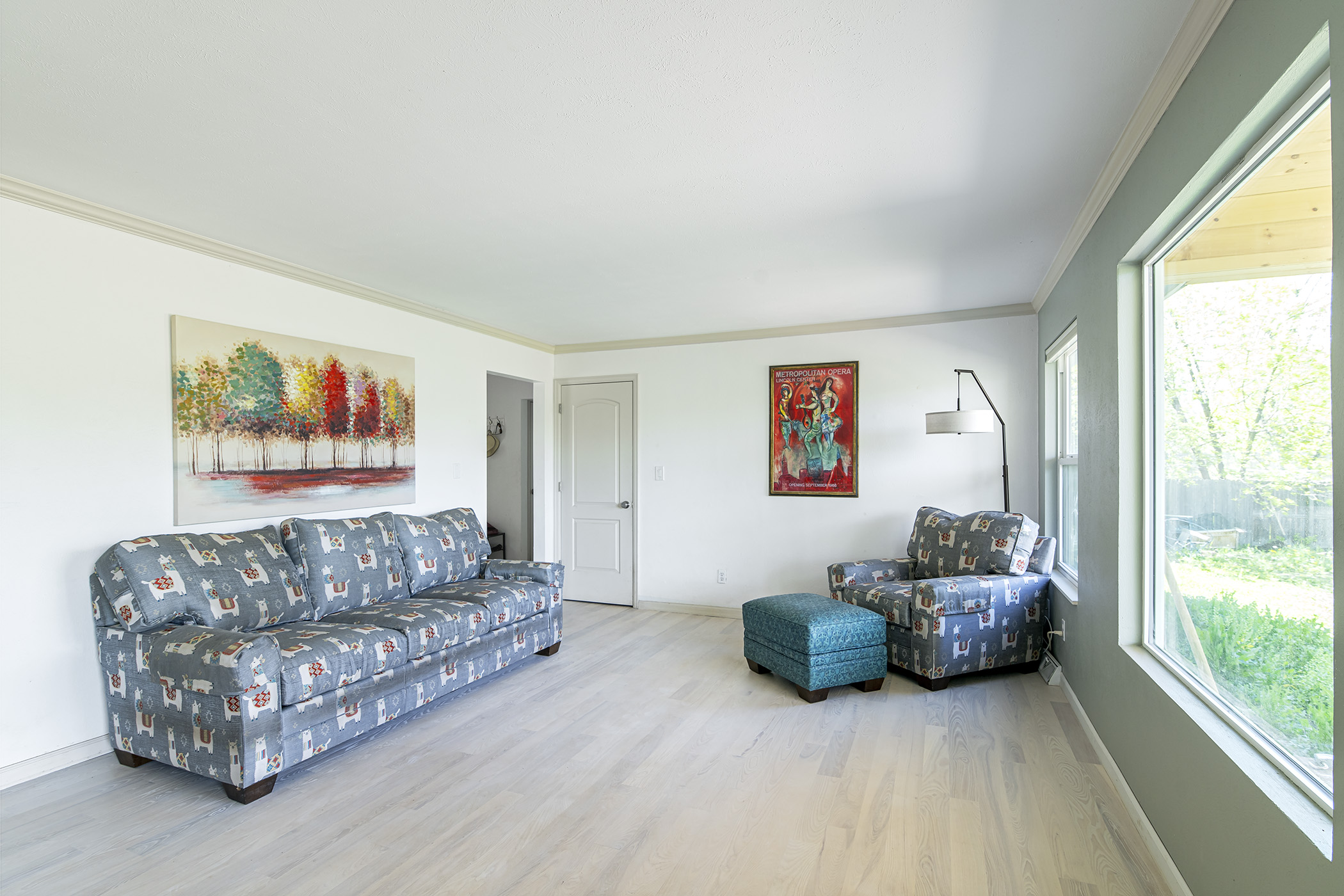 20250819-155645612-8522-914132df22d9_living Room.jpg